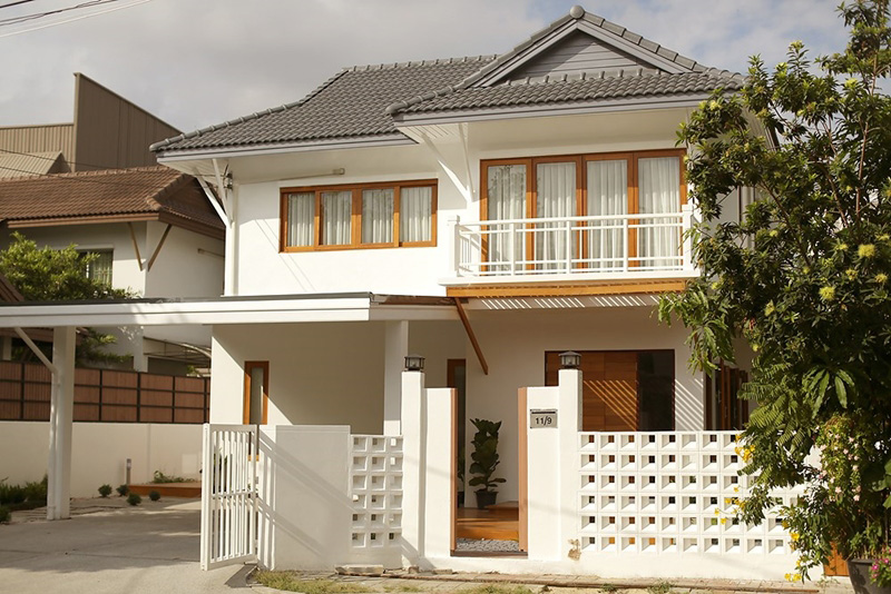 บ้านสีขาวสีเรียบง่ายเเต่สวยอบอุ่น